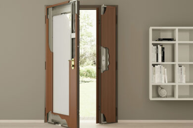 Установка входных металлический дверей